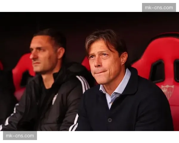 官方：塞维利亚主帅弗洛雷斯下课，B队教练暂时接管一线队