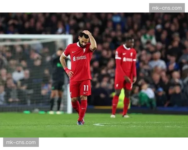 特写：萨拉赫禁区倒地未获点球，克洛普场边激烈抗议